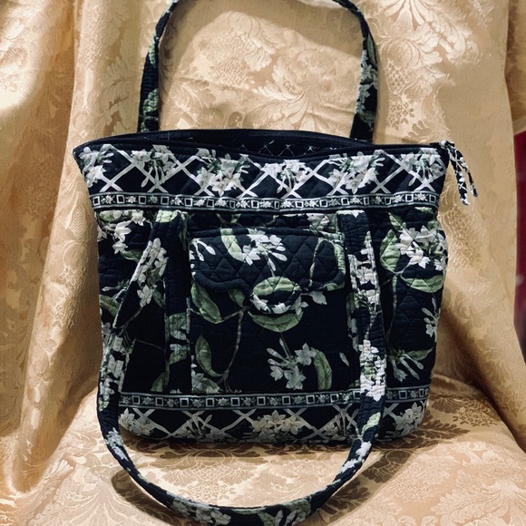 Vera Bradley Handbags - Vera Bradley Zippered Tote-Jasmyn pattern